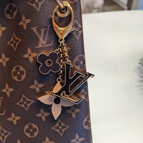 Louis Vuitton bag charm - Picture 2 of 5